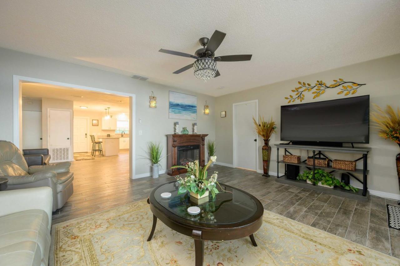 Lakefront Home With Screened Porch And Grill Winter Haven Eksteriør billede
